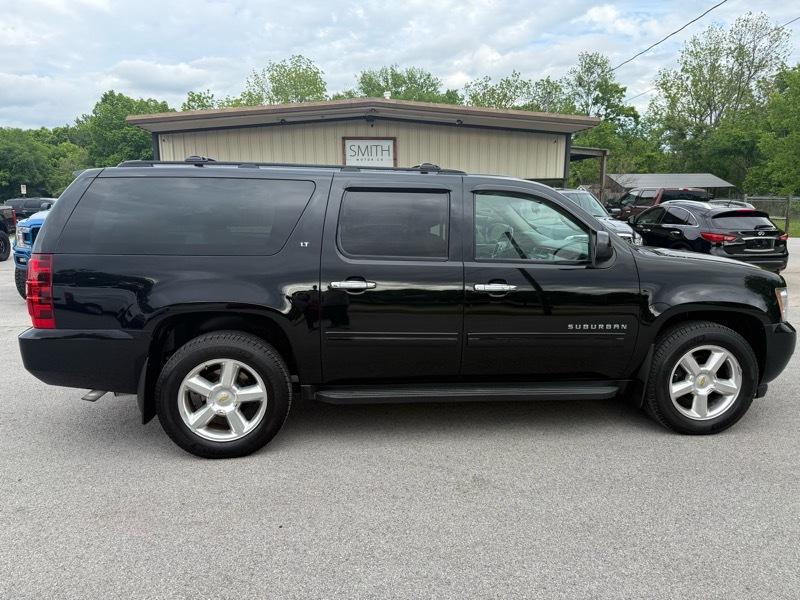 Chevrolet Suburban LT 1500 4WD 2011