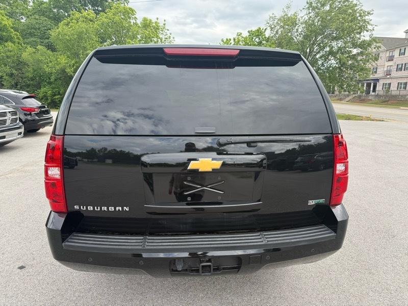 Chevrolet Suburban LT 1500 4WD 2011