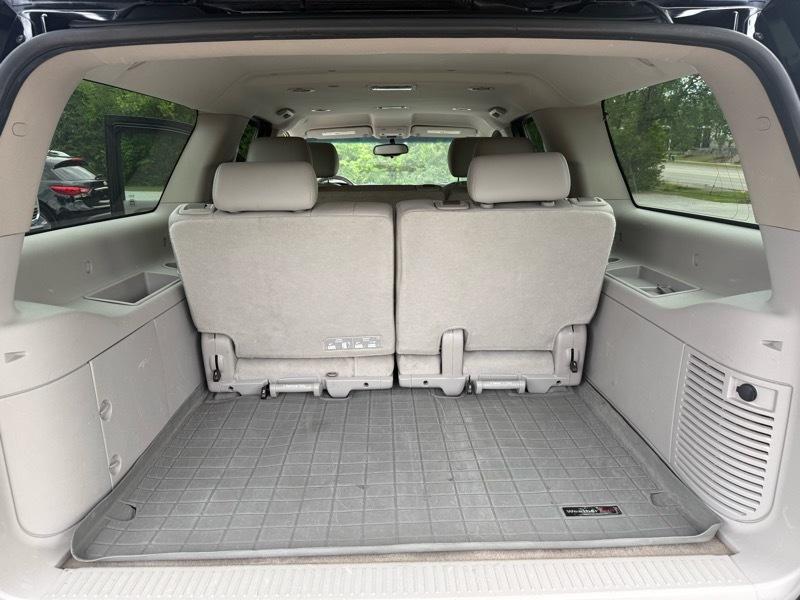 Chevrolet Suburban LT 1500 4WD 2011