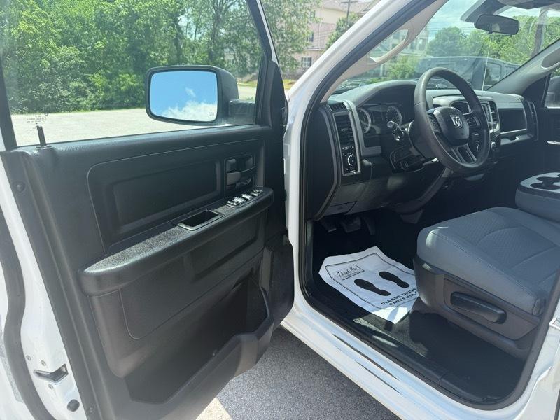 RAM 1500 Classic Express 4x4 Crew Cab 5'7" Box 2019