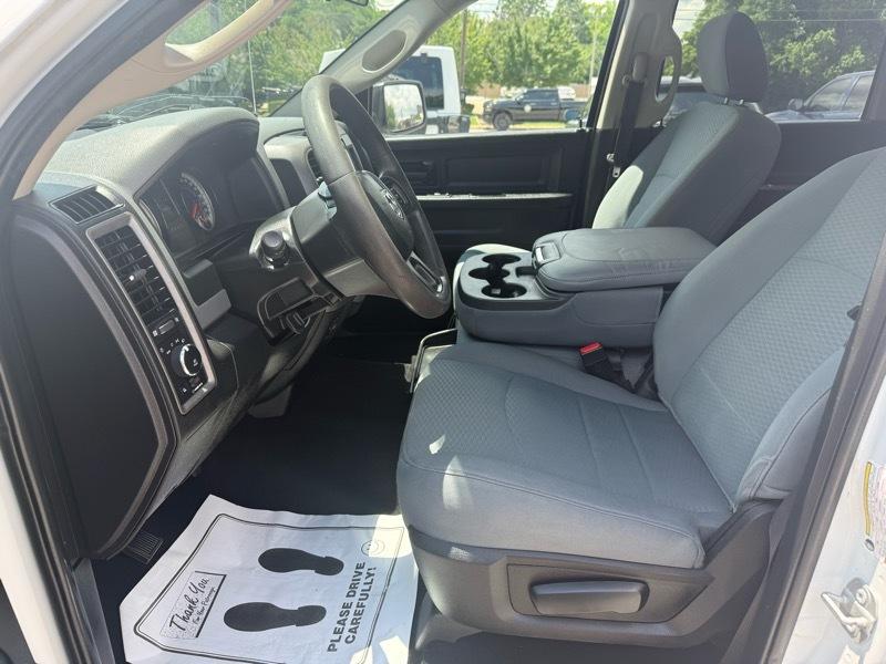RAM 1500 Classic Express 4x4 Crew Cab 5'7" Box 2019