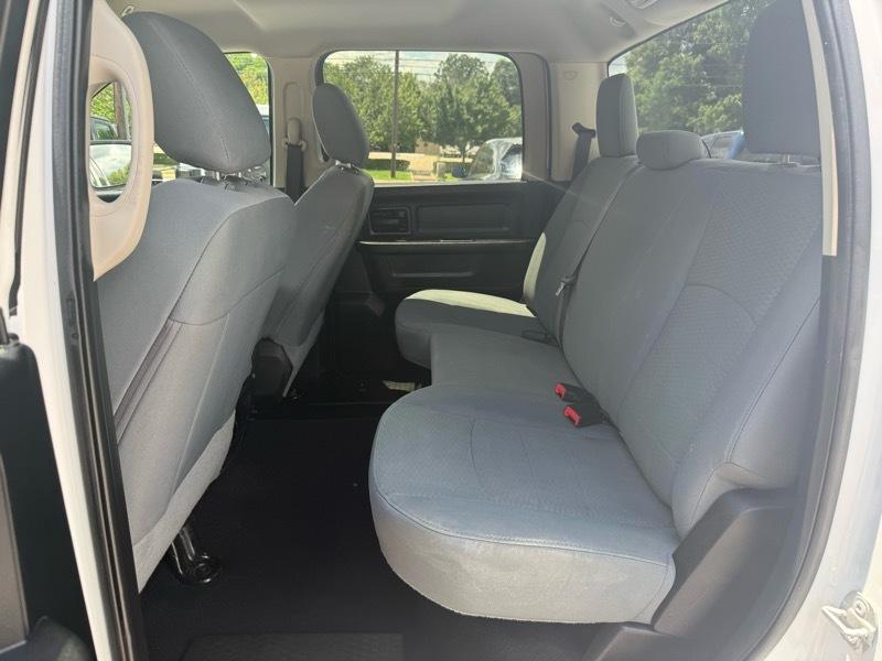 RAM 1500 Classic Express 4x4 Crew Cab 5'7" Box 2019