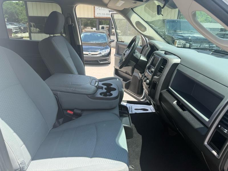 RAM 1500 Classic Express 4x4 Crew Cab 5'7" Box 2019