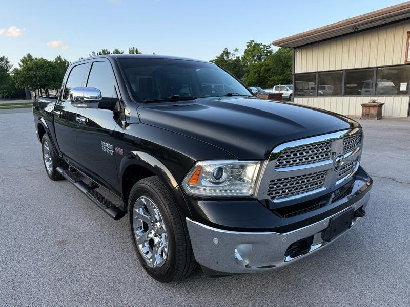 RAM 1500 Laramie Crew Cab 4WD 2016