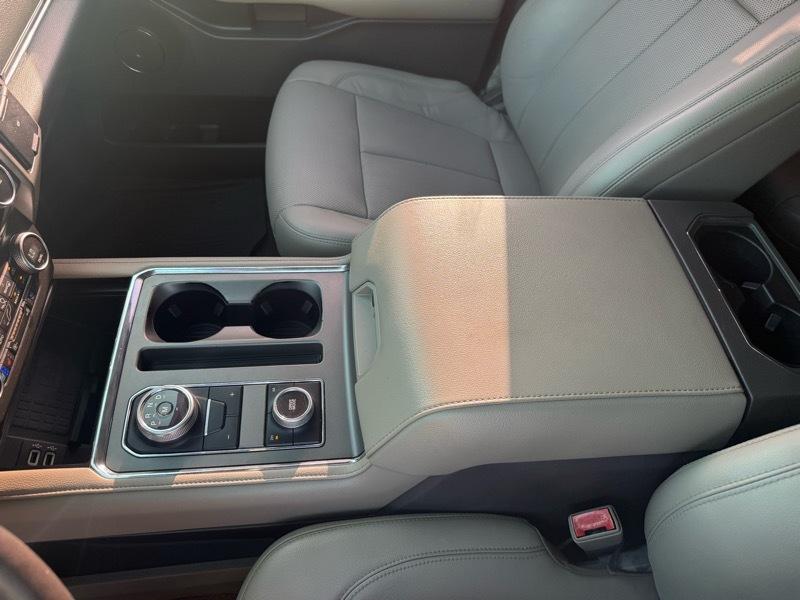 Ford Expedition XLT 4WD 2018