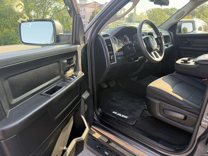 RAM 1500 Express 4x4 Quad Cab 6'4" Box 2018