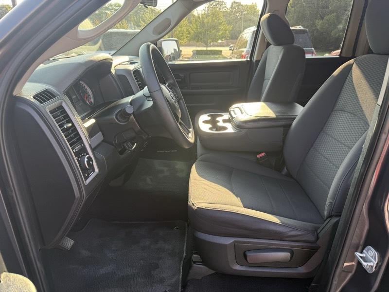 RAM 1500 Express 4x4 Quad Cab 6'4" Box 2018
