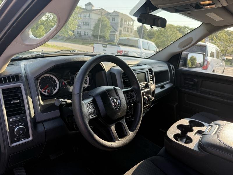 RAM 1500 Express 4x4 Quad Cab 6'4" Box 2018