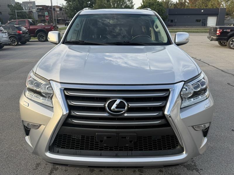 Lexus GX photo 2