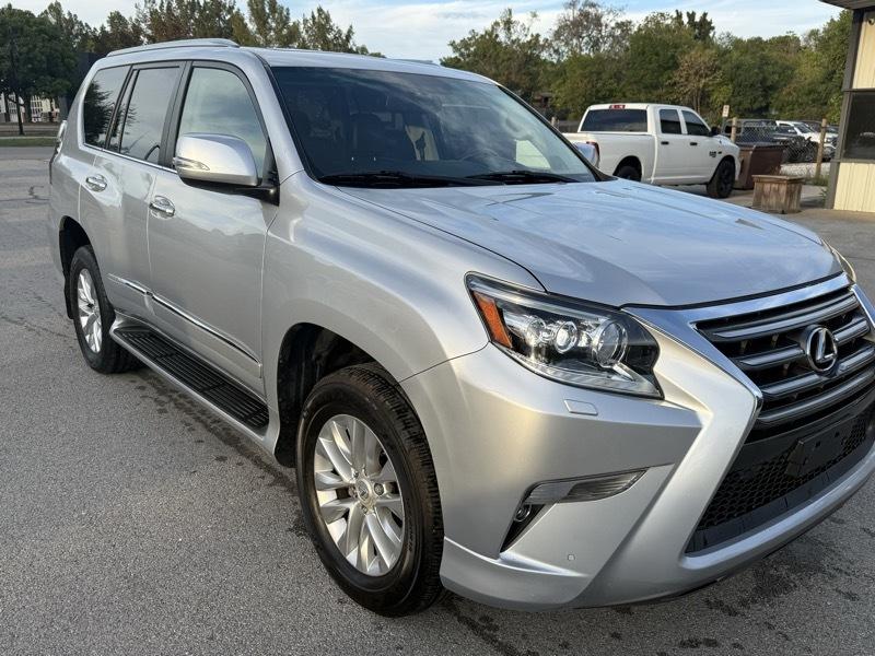 Lexus GX photo 3