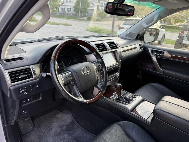 Lexus GX photo 10