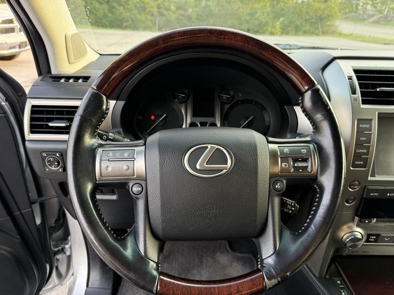 Lexus GX photo 11