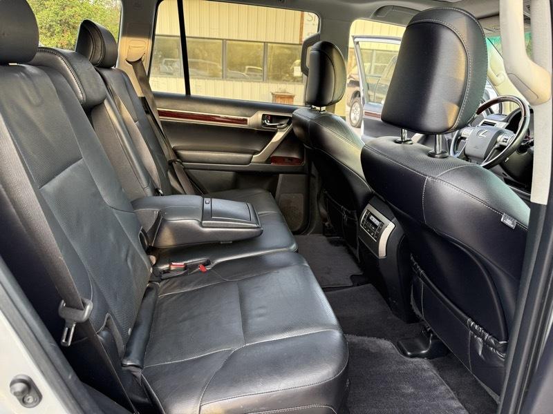 Lexus GX photo 15