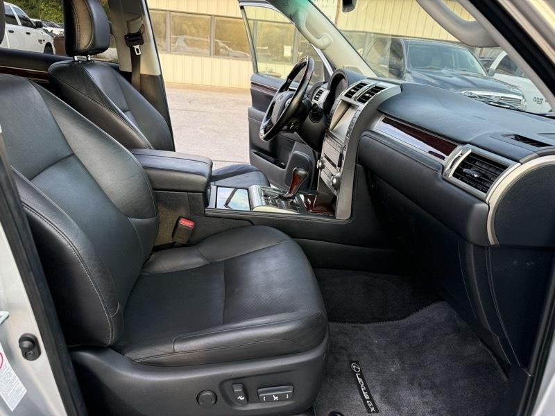 Lexus GX photo 16