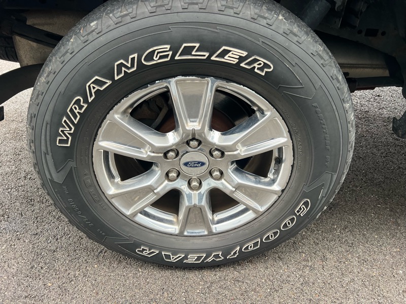 Ford F-150 4WD SuperCrew 145" Lariat 2015