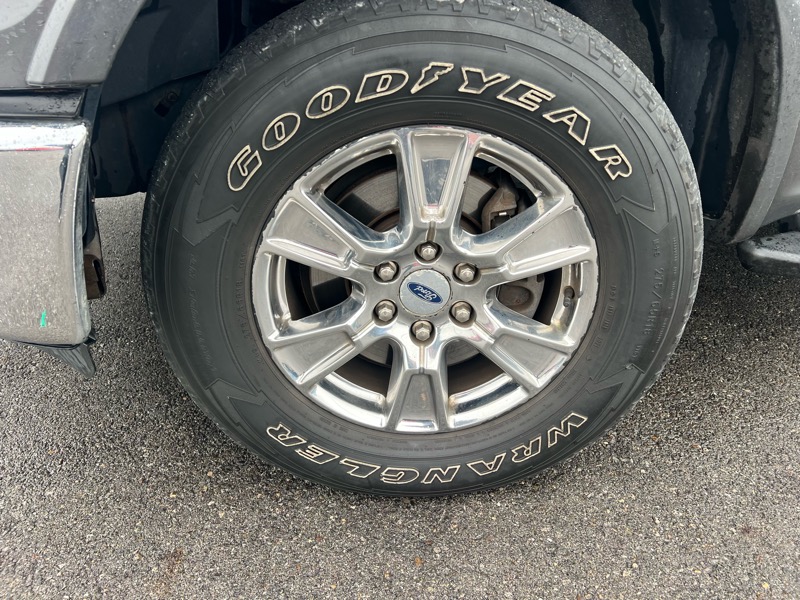 Ford F-150 4WD SuperCrew 145" Lariat 2015