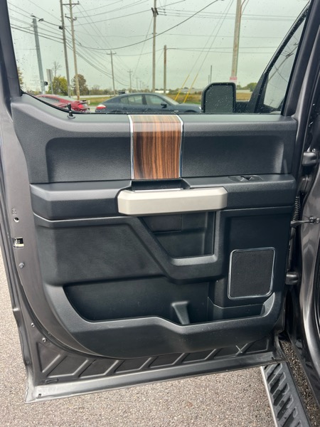 Ford F-150 4WD SuperCrew 145" Lariat 2015