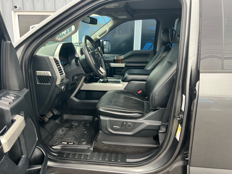 Ford F-150 4WD SuperCrew 145" Lariat 2015