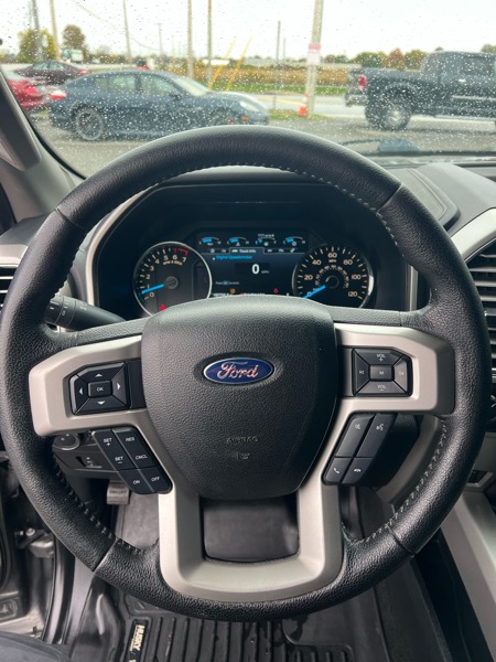 Ford F-150 4WD SuperCrew 145" Lariat 2015