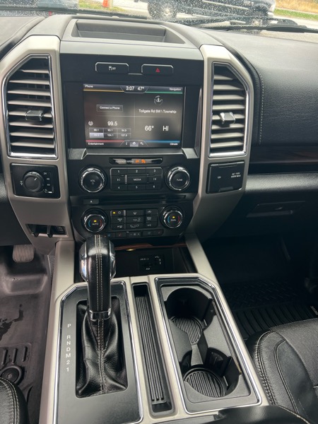 Ford F-150 4WD SuperCrew 145" Lariat 2015