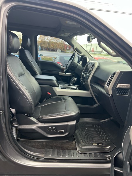 Ford F-150 4WD SuperCrew 145" Lariat 2015