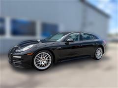 2016 Porsche Panamera 