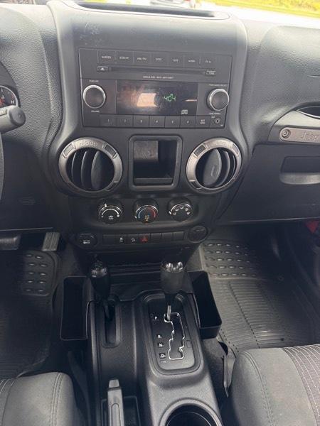 Jeep Wrangler photo 11