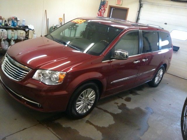 2013 Chrysler Town & Country LIMITED