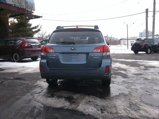 Subaru Outback  2013