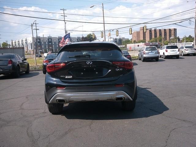 Infiniti QX30  2017