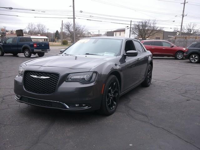 Chrysler 300  2019