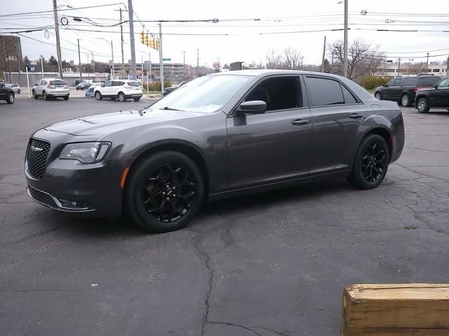 Chrysler 300  2019