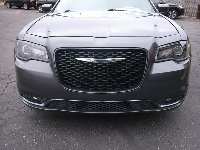 Chrysler 300  2019