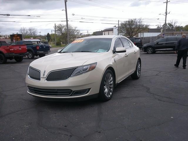 Lincoln MKS  2014