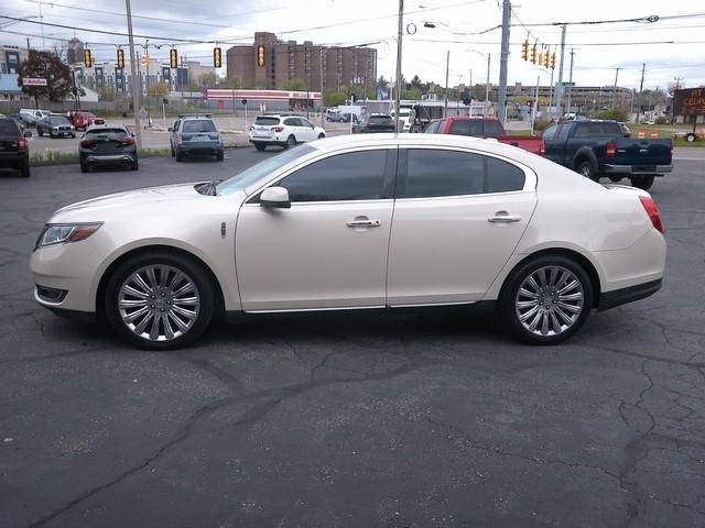 Lincoln MKS  2014