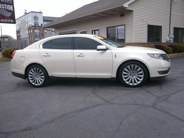 Lincoln MKS  2014