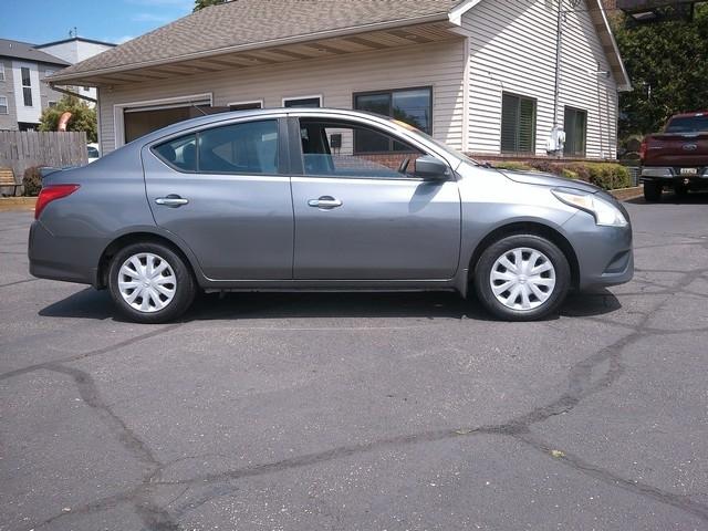 Nissan Versa  2017