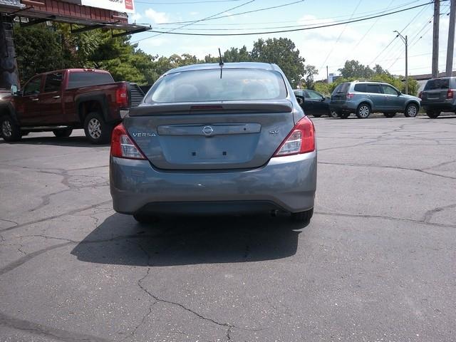 Nissan Versa  2017