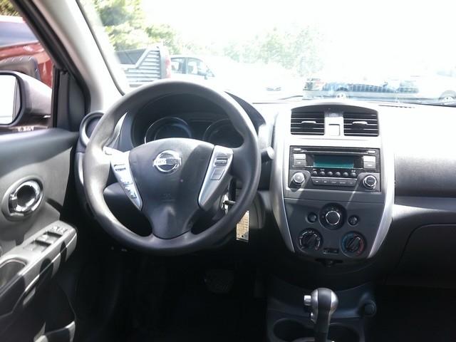 Nissan Versa  2017