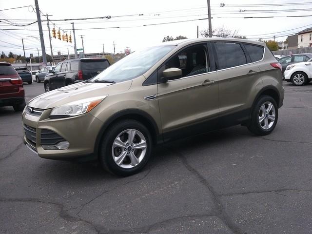 Ford Escape photo 2