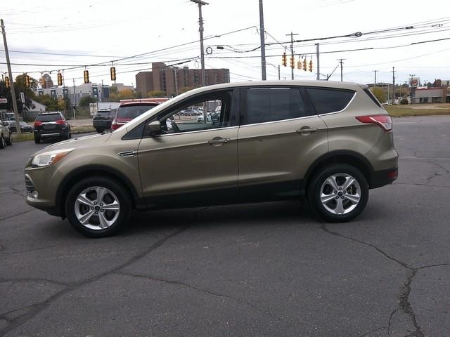 Ford Escape photo 3