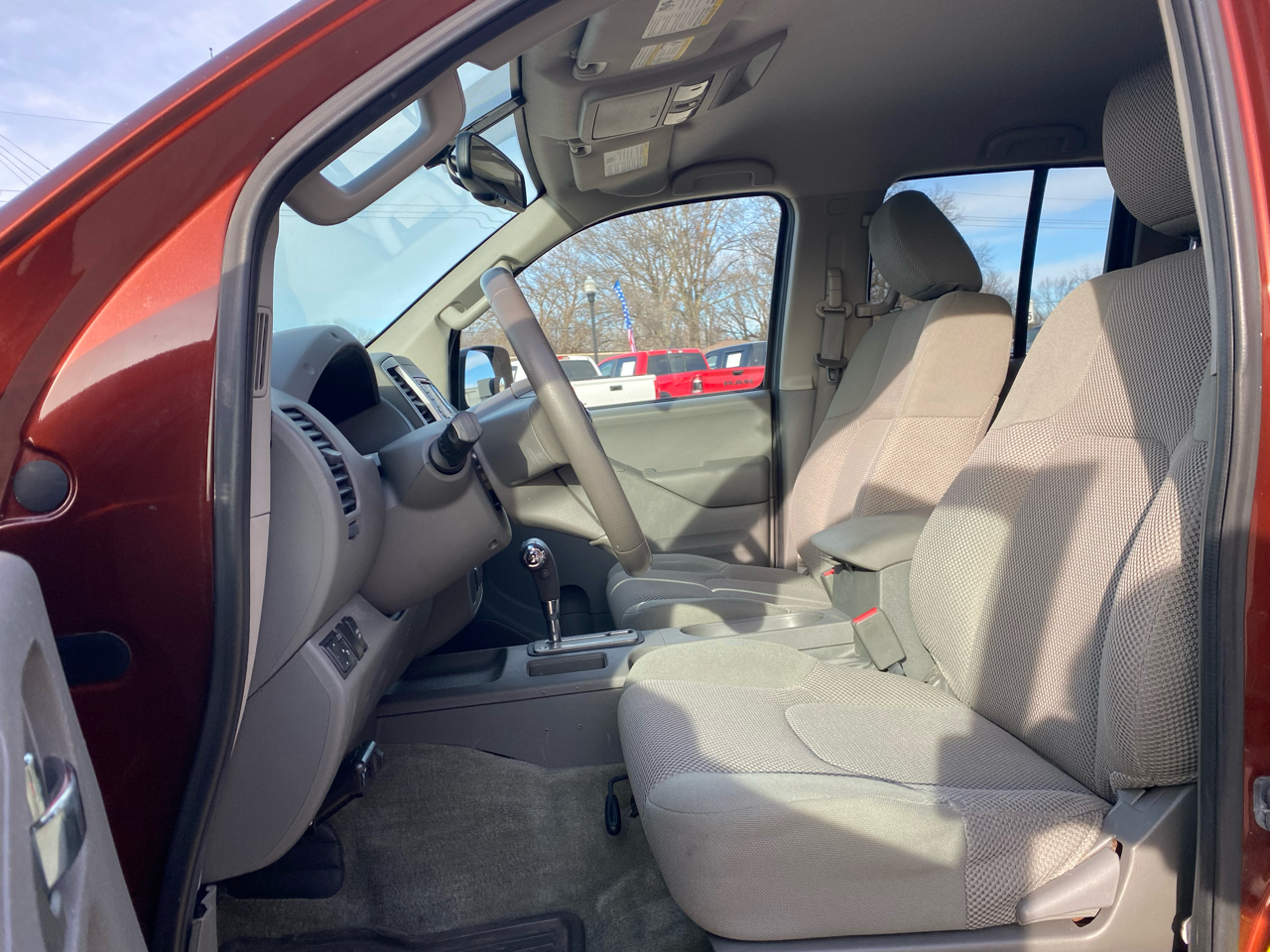 Nissan Frontier 2WD Crew Cab SWB Auto SV 2016