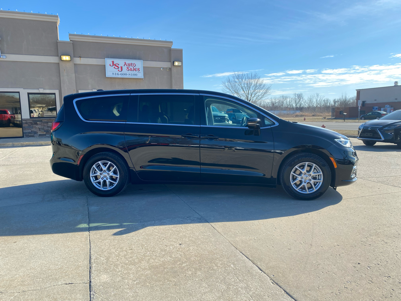 Chrysler Pacifica Touring L FWD 2024