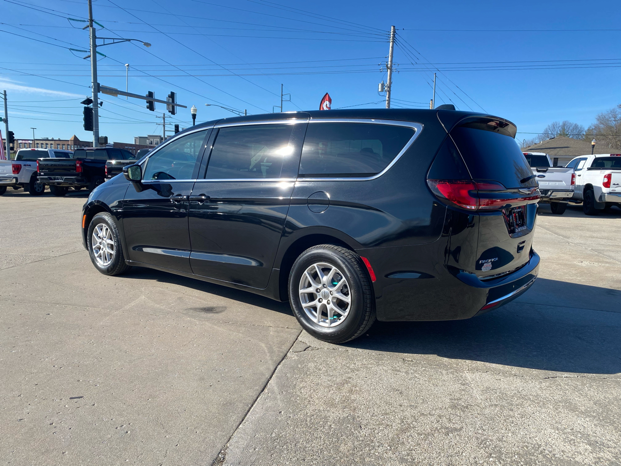 Chrysler Pacifica Touring L FWD 2024