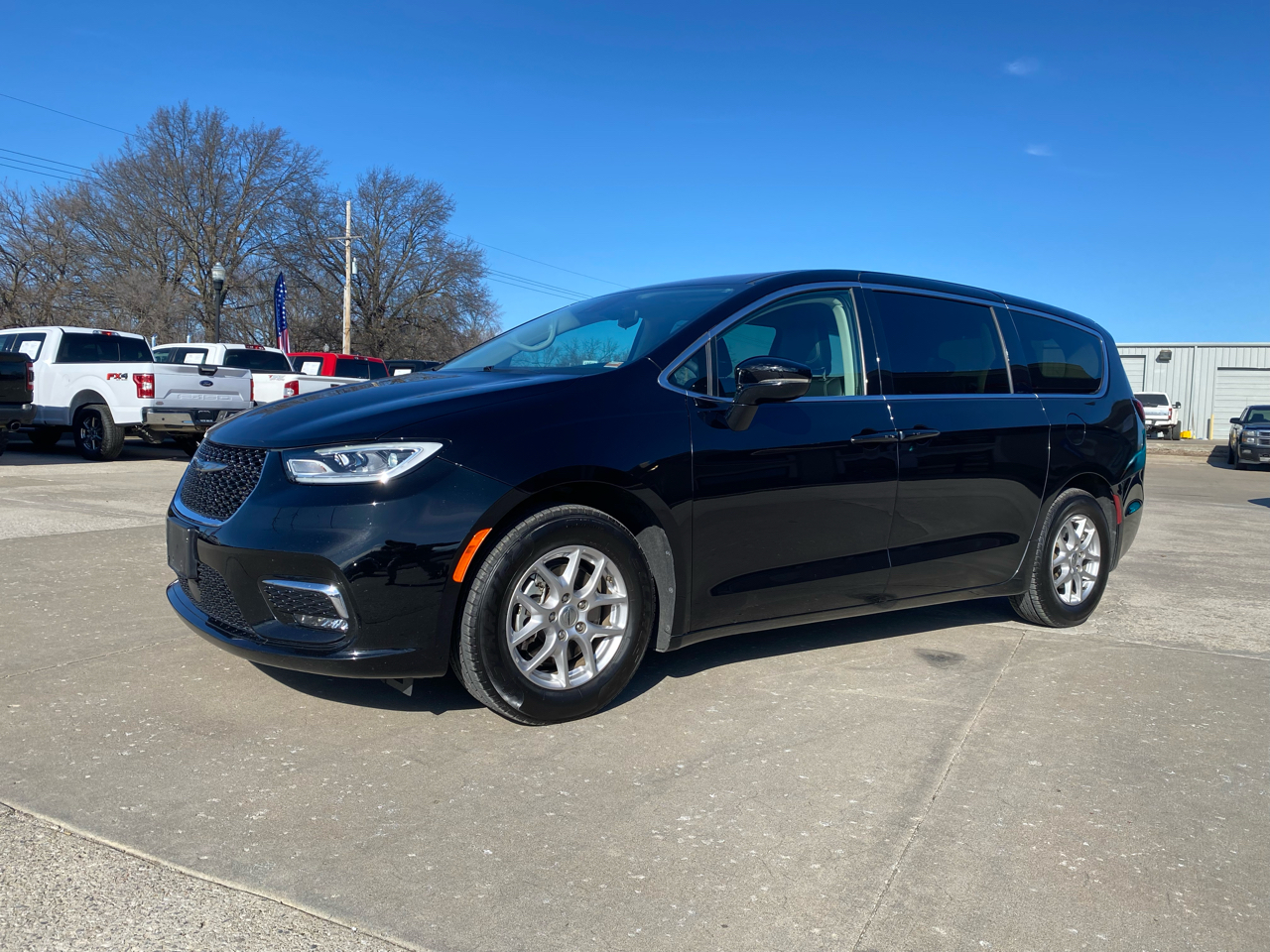 Chrysler Pacifica Touring L FWD 2024
