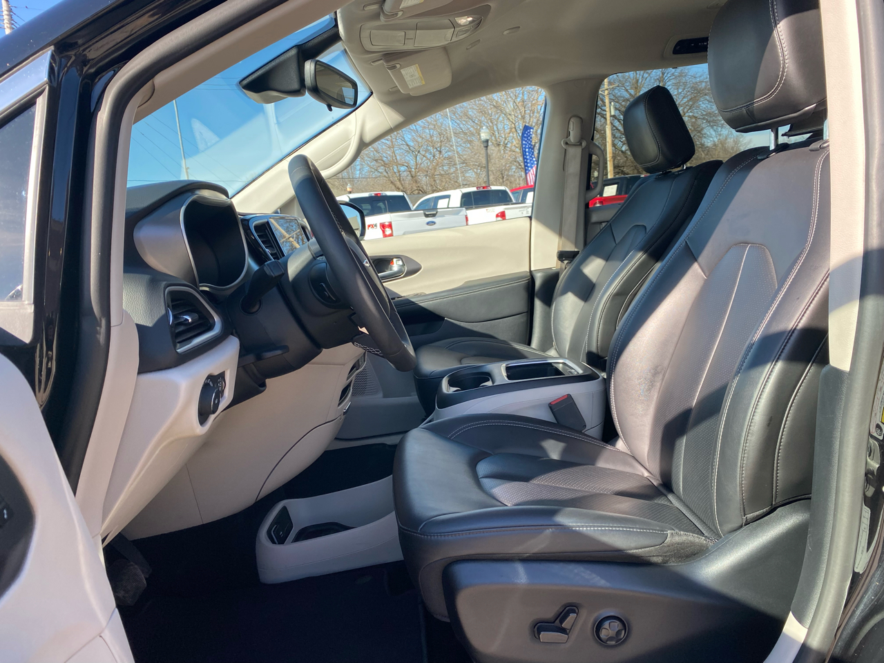 Chrysler Pacifica Touring L FWD 2024