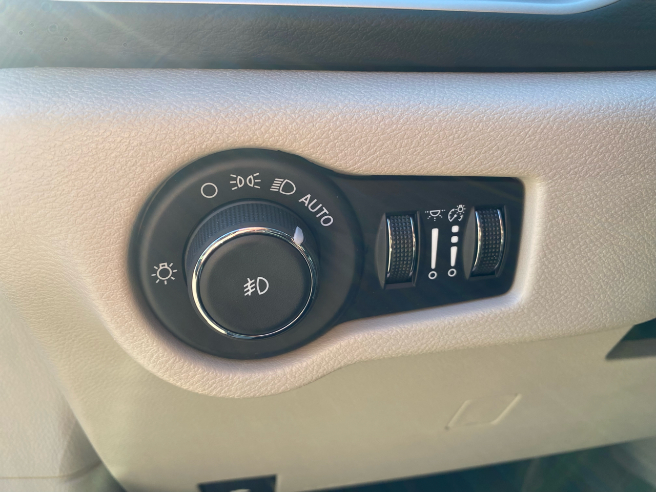 Chrysler Pacifica Touring L FWD 2024