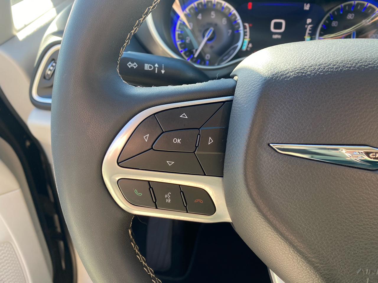 Chrysler Pacifica Touring L FWD 2024