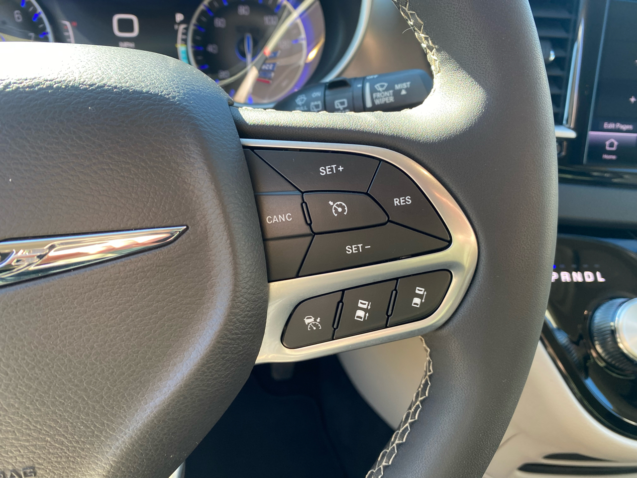 Chrysler Pacifica Touring L FWD 2024