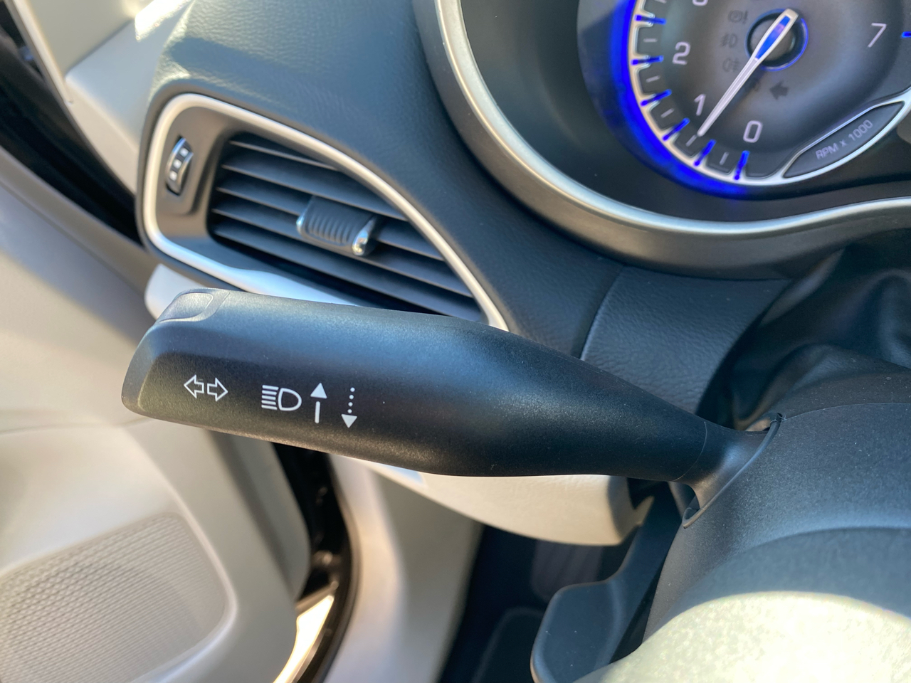 Chrysler Pacifica Touring L FWD 2024